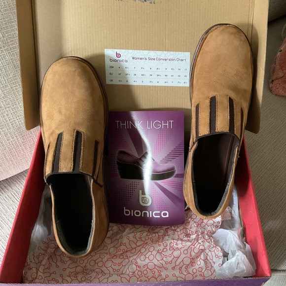 Bionica Size 10 Medium “Coast” Tan Suede Mules with Wedge Heel - Picture 2 of 6